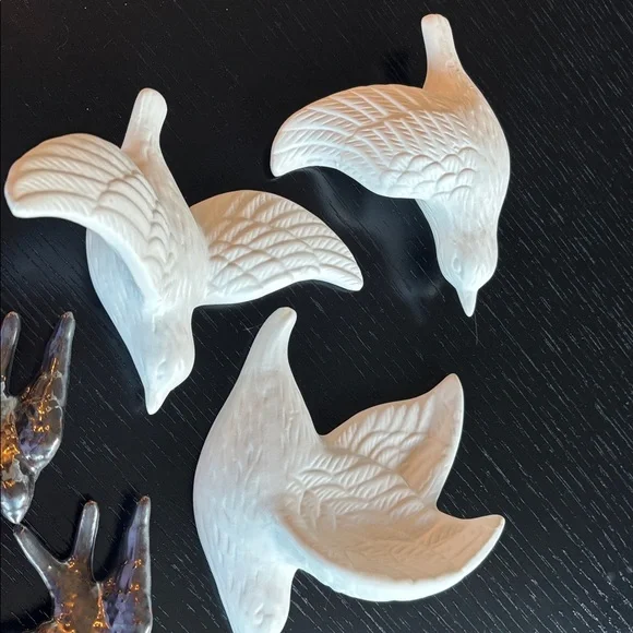 3 white and 4 dark, glossy birds for hanging on wall. - Picture 2 of 5